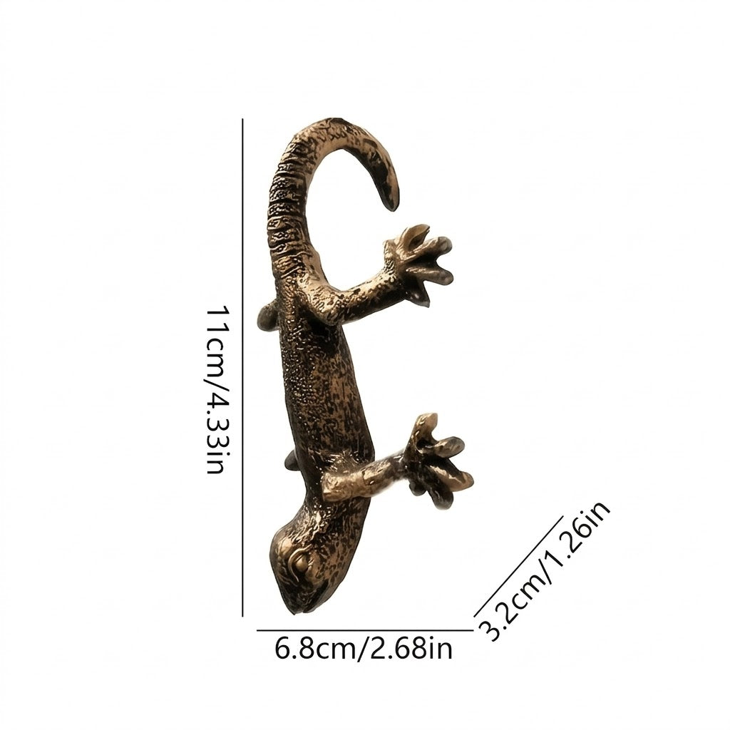 Realistic Climbing Gecko Plant Pot Ornament Garden & Indoor Plant Decor